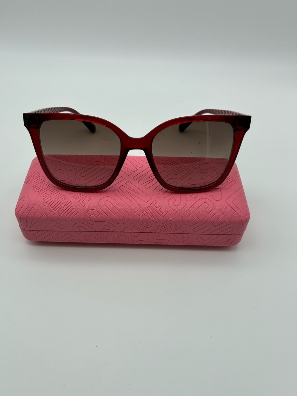 New Moschino Red Gradient Square Sunglasses with cloth and pink box